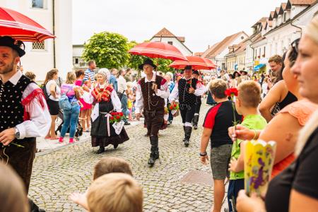 Povorka ob dnevih narodnih noš in oblačilne dedščine (95)